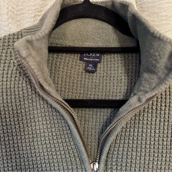 J.Crew men’s sweater (size xl) hunter green.  Pre-owned - Picture 4 of 15